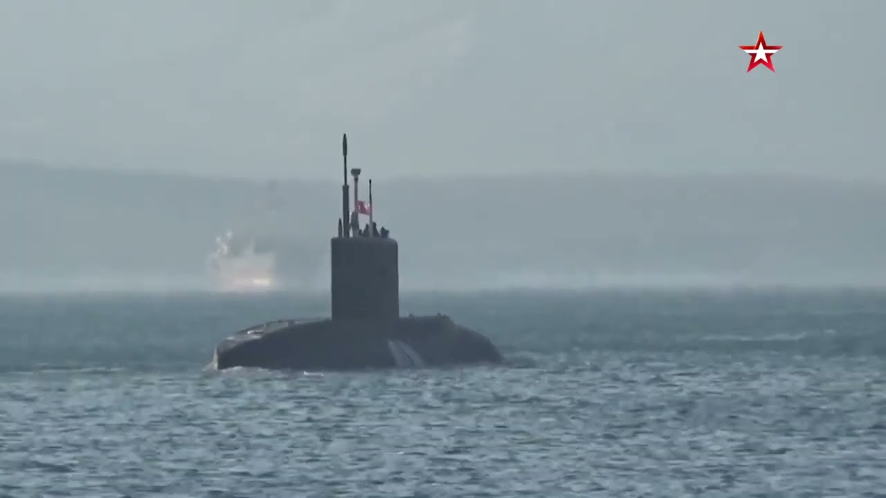 The Volkhov submarine of the Pacific Fleet fired a Kalibr missile in the Sea of Japan