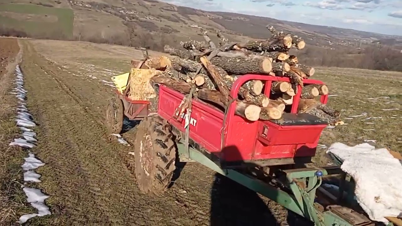 Motocultorul cu lemne după topirea zapezi