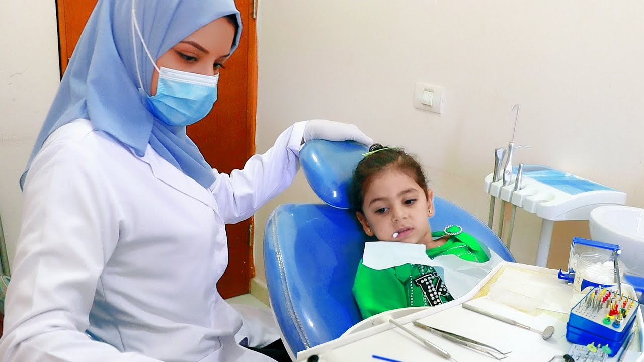 لما بنتك ينكسر سنها وتخديها عند دكتور ويعطيها 💉 غصب عنها