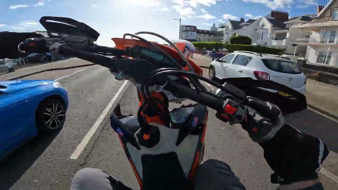 KTM EXC250 TPI - ROAD TEST AND WHEELIES