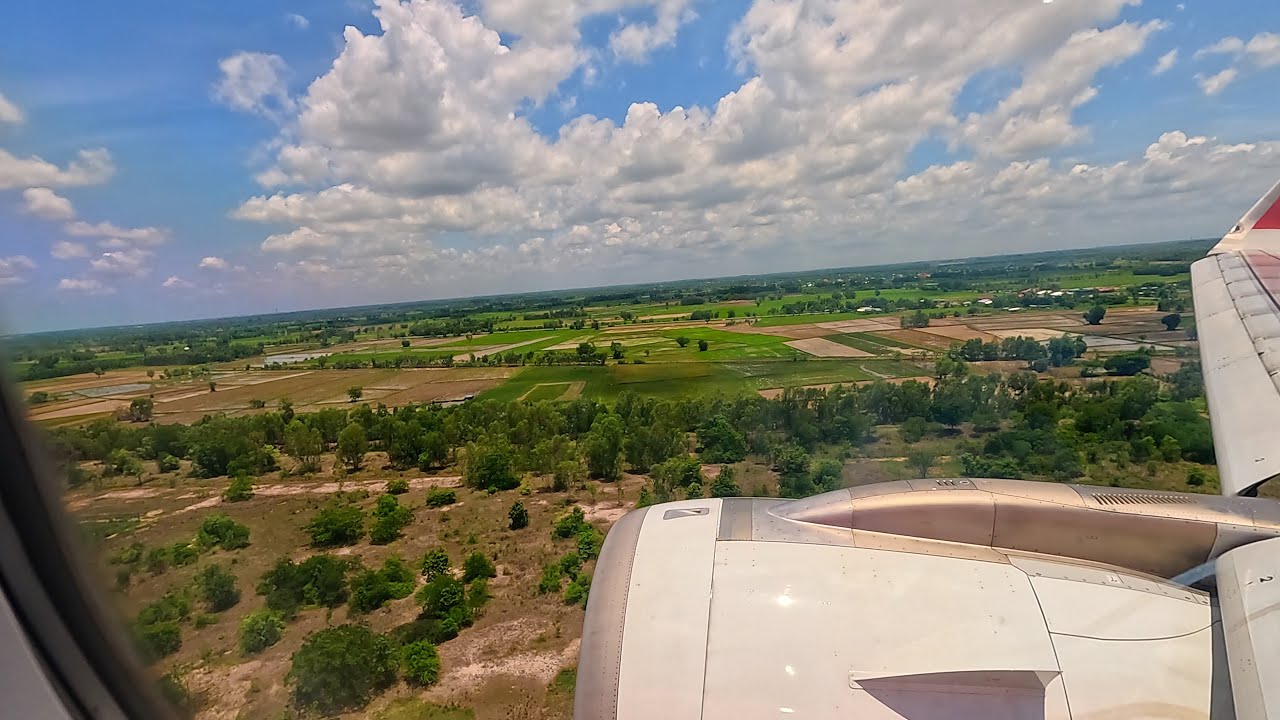 Thai AirAsia Airbus A320 landing in  Roi Et  Issan4 K