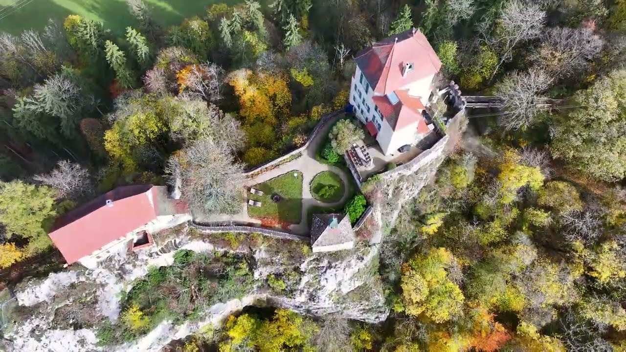 🏰 Schloss Bronnen im Donautal – Märchenschloss aus der Luft 