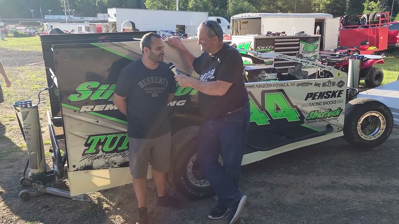 talking with eventual king of the catskills winner Anthony perrego lastnight at accord speedway
