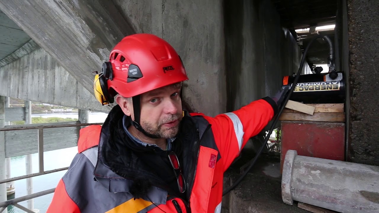 Måtte kappe og flytte på E10 Tjeldsundbrua