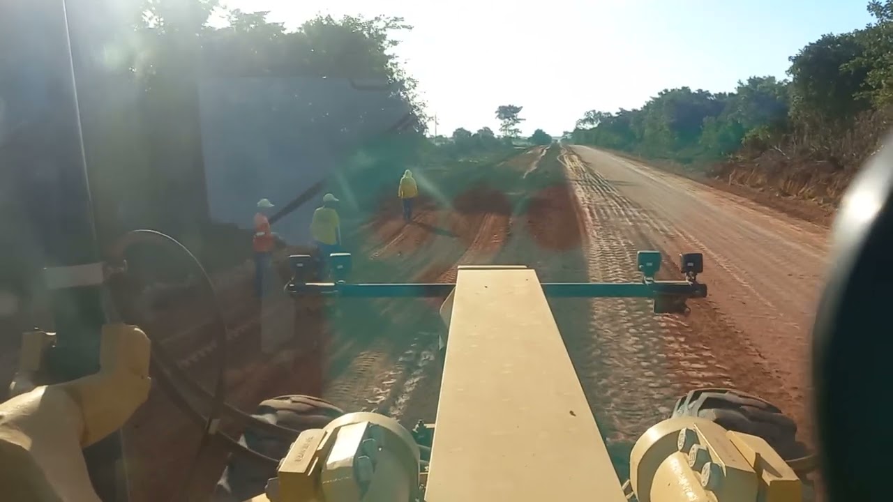 correndo linha com a patrol 140k caterpillar