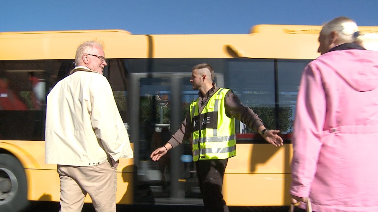 Väktare stoppar gående i Lund