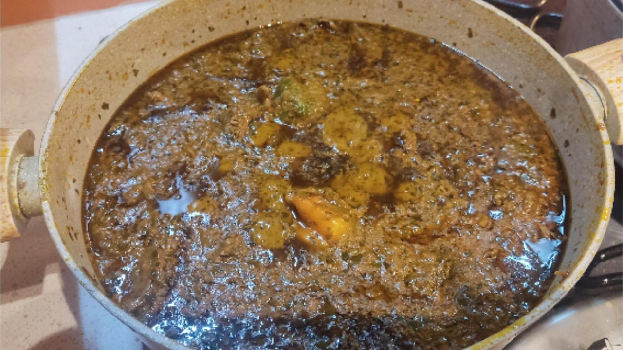 Sauce à base de feuilles de manioc.
