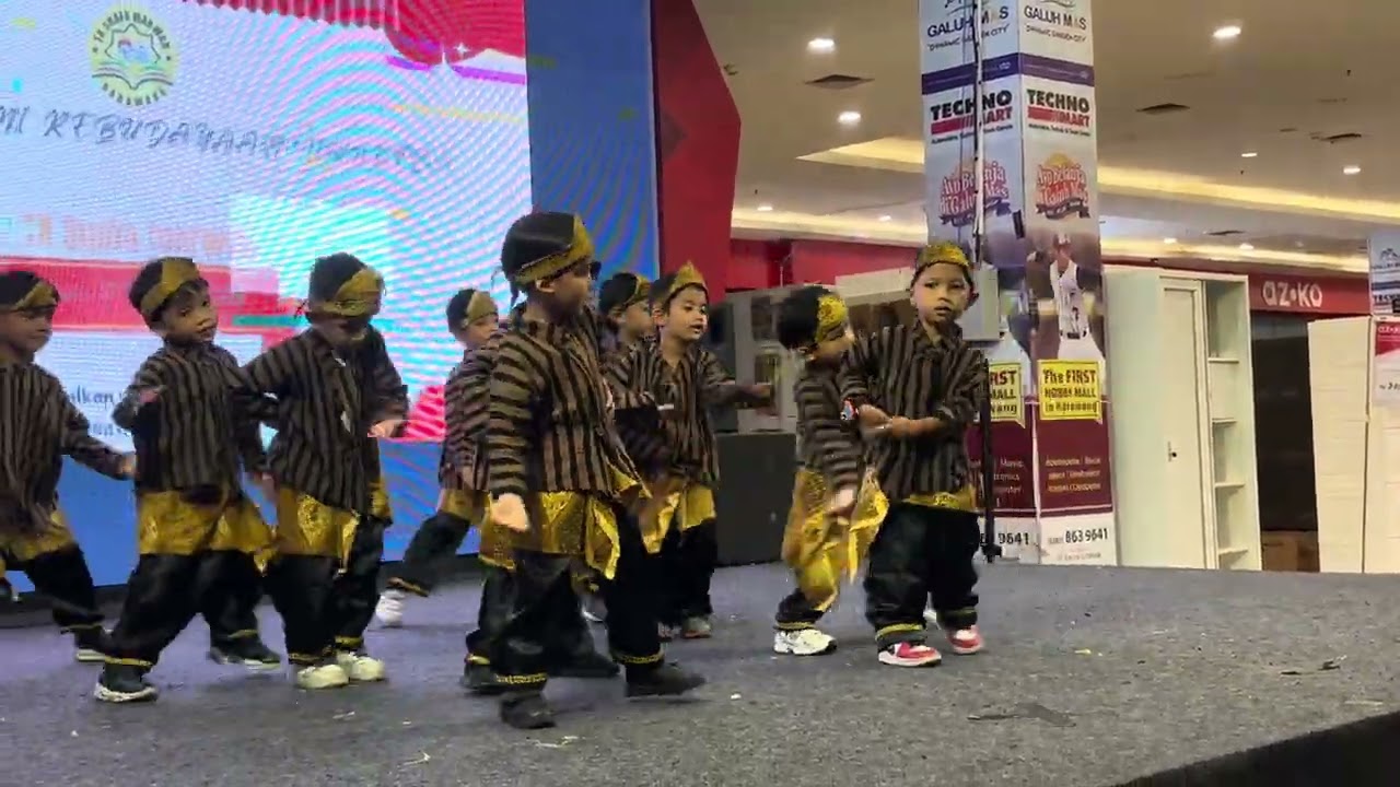 Tari gundul-gundul pacul 