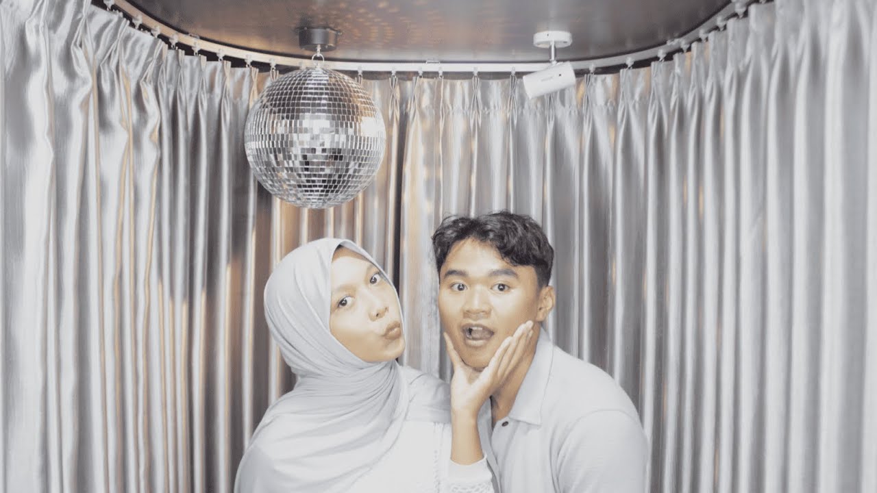 maeenn jum'atan photobooth makannnn😋😋