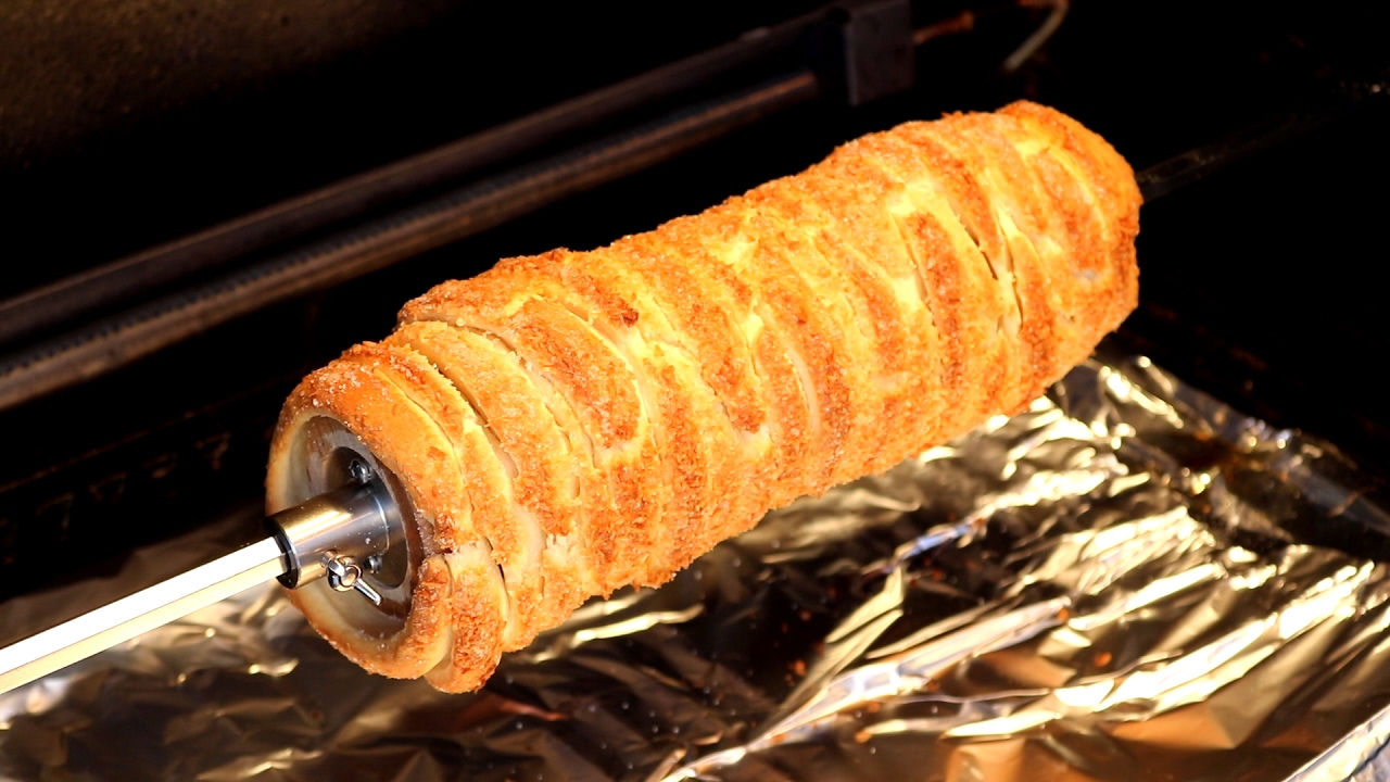Baumstriezel von der Rotiserie im Broil King gebacken