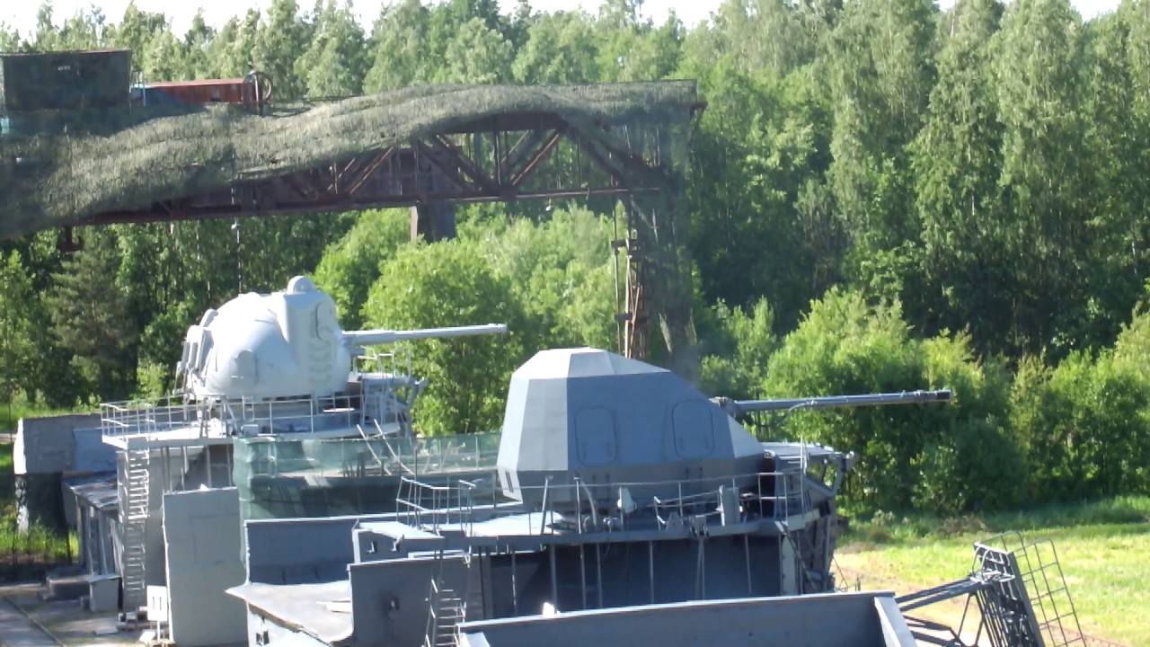 Prezentacja strzelania z armaty okrętowej AK-130