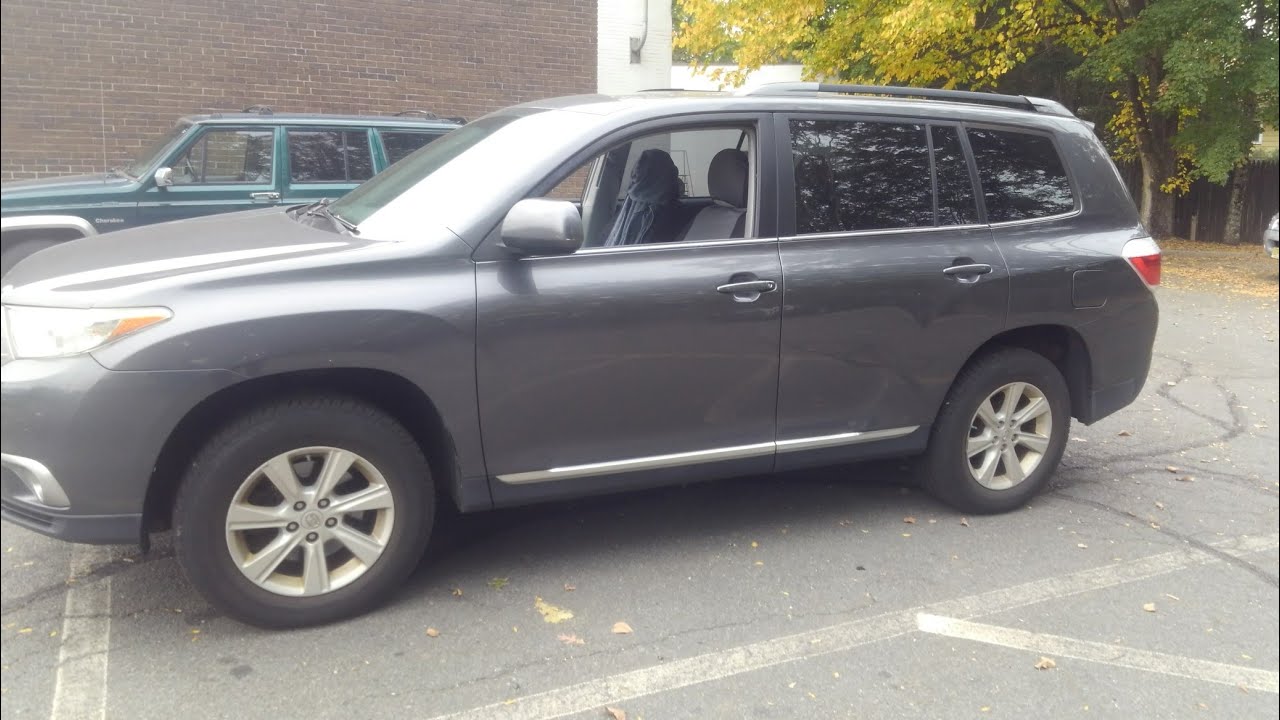 Сброс индикатора давления в шинах Toyota Highlander 2011 года