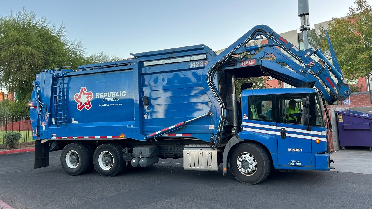 Republic Services Phoenix Freightliner EconicSD Heil Front Loader