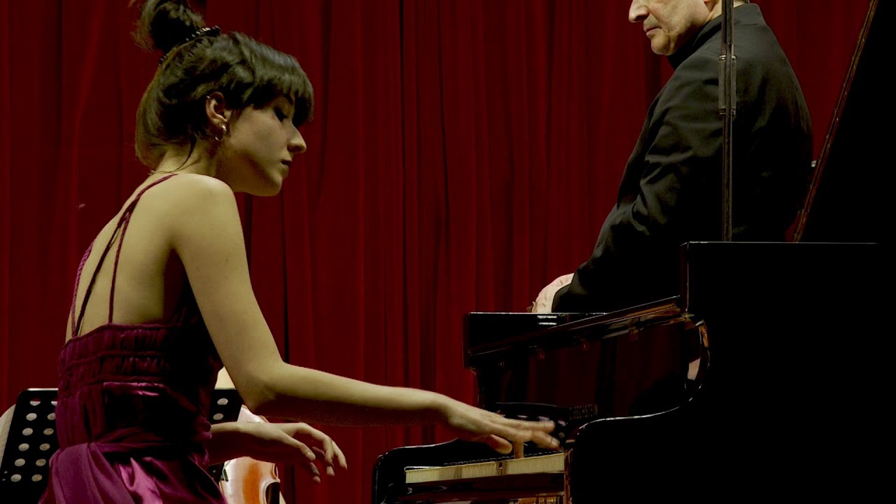 Mozart Concerto No 23. Dasha Rosinskij y Camerata OSG