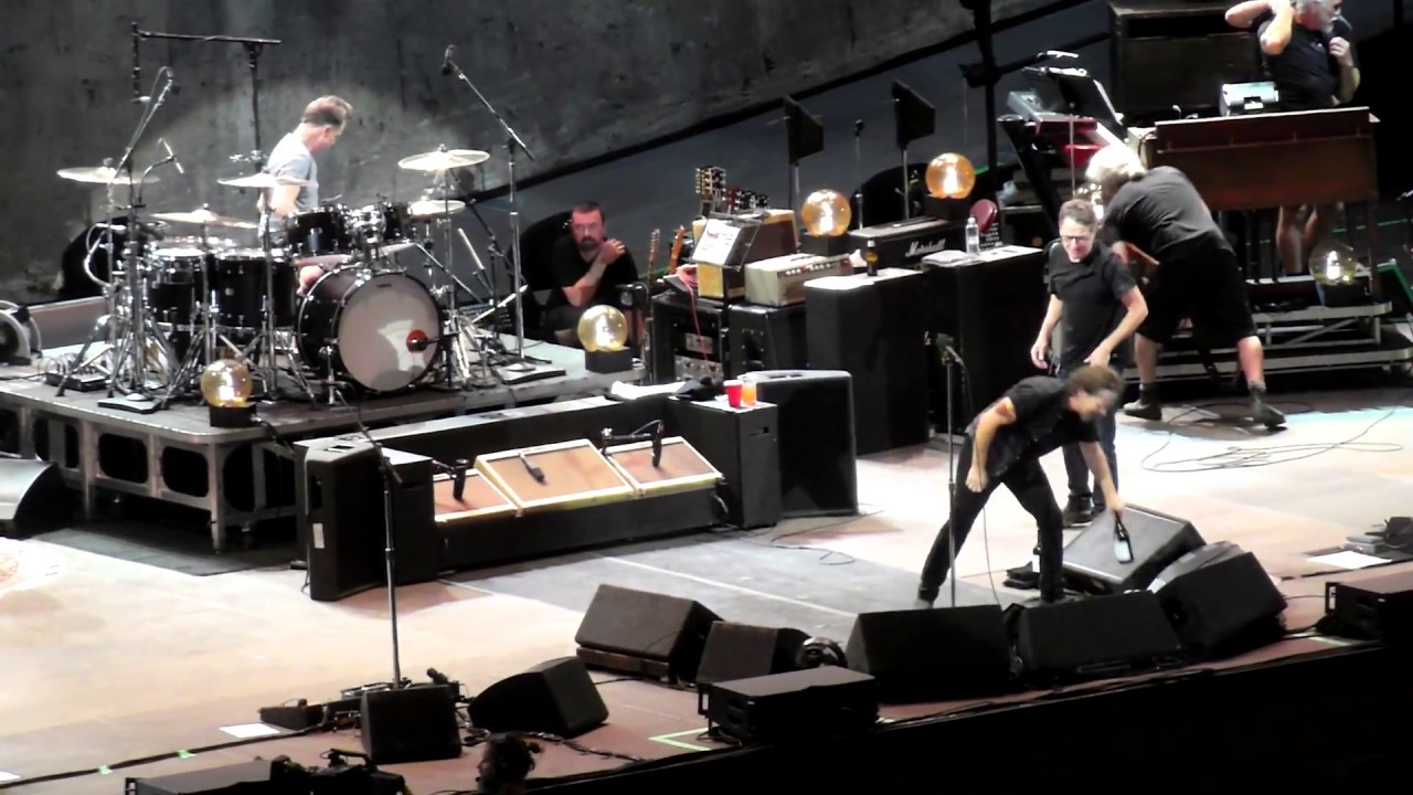 Pearl Jam & J Mascis - Rockin' in the Free World (5.7.2018 at Waldbühne, Berlin)