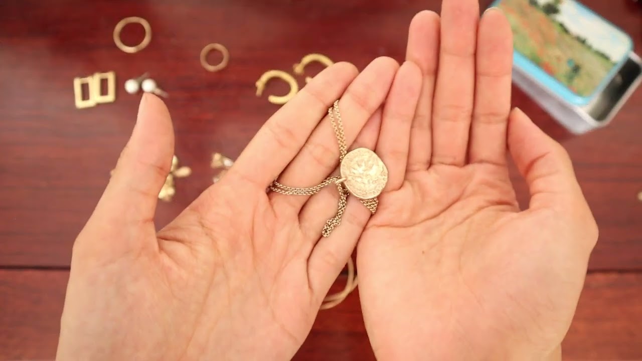 Declutter with me // My minimalist jewelry collection