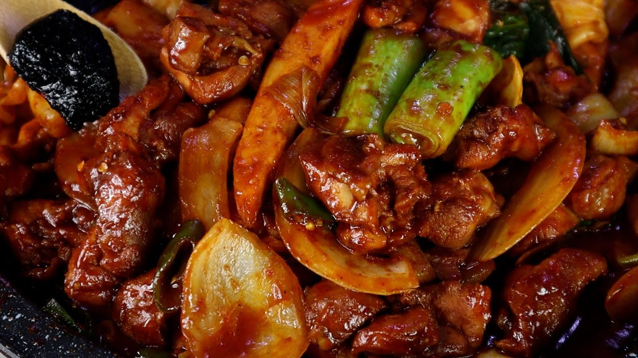 Добавьте всего одну ложку, чтобы раскрыть все пять вкусов. Секрет даккальби от Daebakjip — не в к...