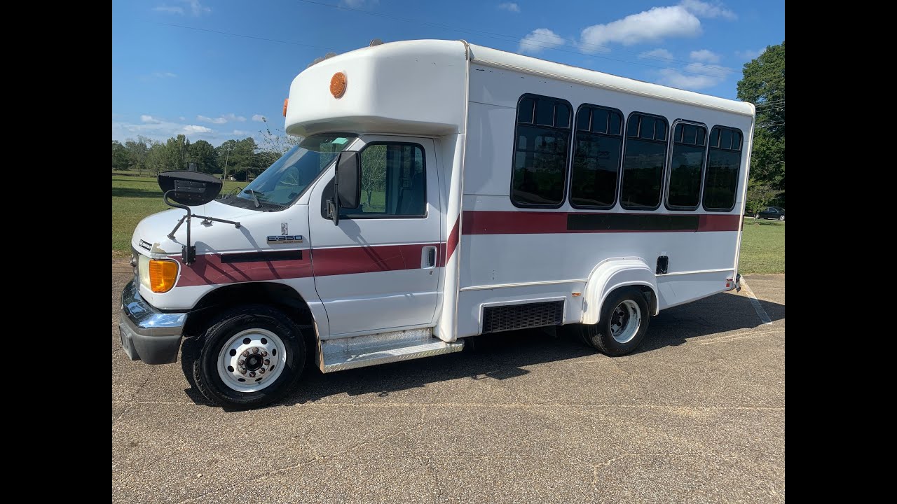 2006 Ford E-350 Super Duty 14 Passenger Goshen Coach Shuttle Bus (121,087 Miles)