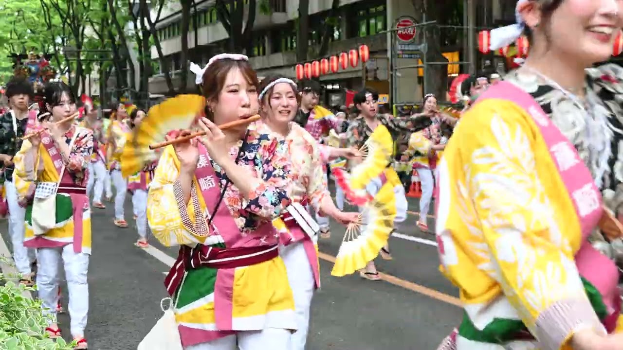 仙台・青葉まつり「時代絵巻巡行」　すずめ踊りと山鉾が杜の都に活気もたらす