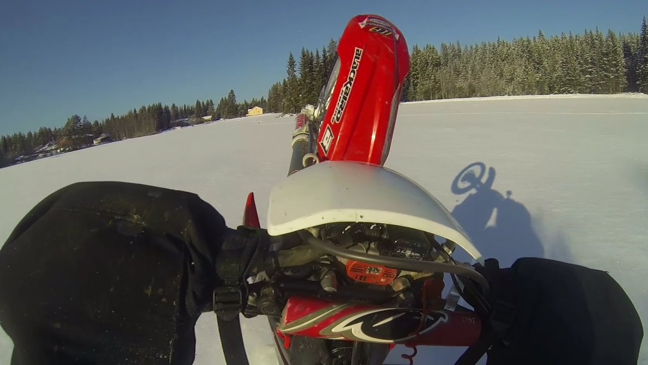 Suomi Enduro - Umpihanki pys&auml;ytt&auml;&auml; Hondamiehen ( Honda CRF 450x in too deep snow)