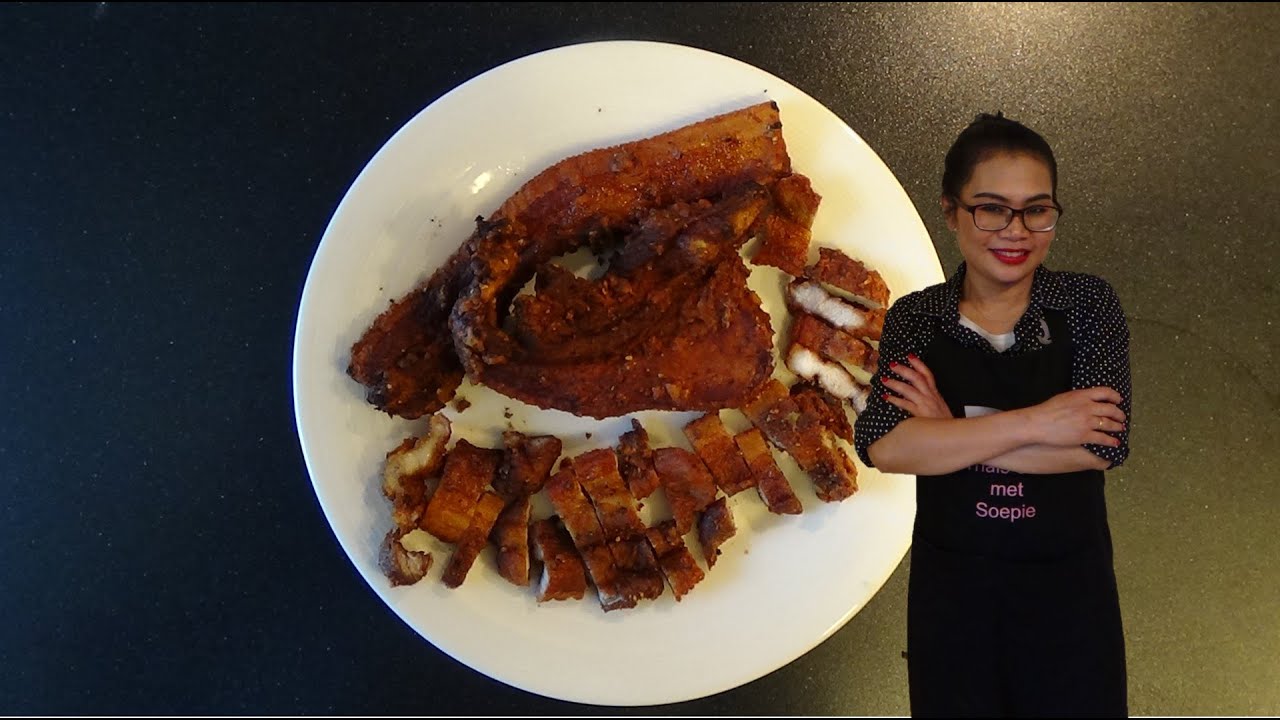Gebakken spek, หมูสามชั้นทอด, op Thaise manier.  Video #101 Thais eten in Nederland met Soepie.