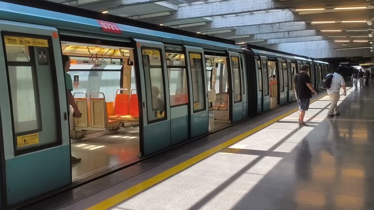 Metro de Santiago | NS-93 en estación Neptuno 