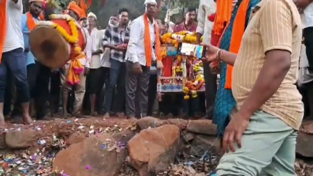 देवूड  गावाची पावनाई आणि आगरनरळ गावची गावदेवी यांचा पालखी भेट सोहळा 🥰