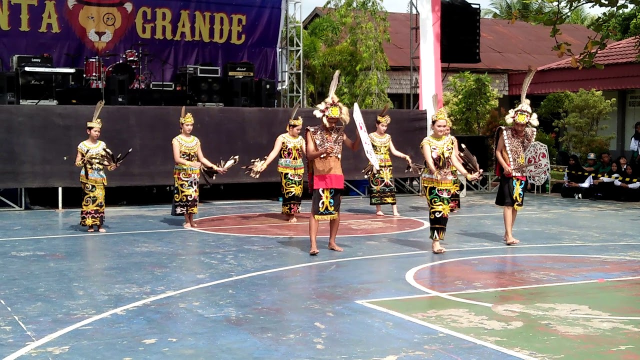 Tari dayak SMP negeri 5 samarinda 2018
