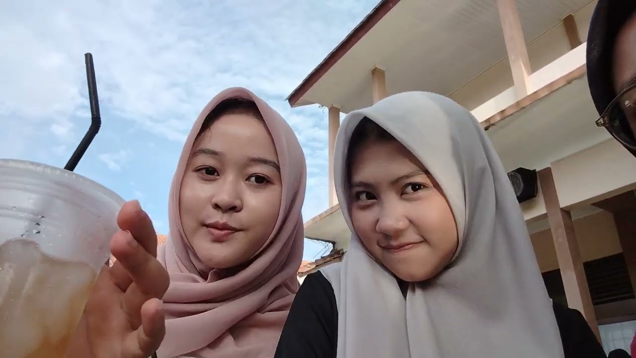 HOBII BANGET MENUNGGU KITA MAHH