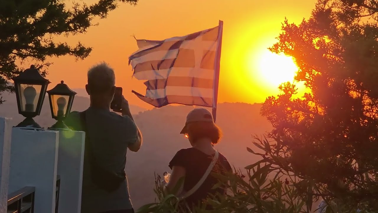 Ανεβήκαμε την καλύτερη ώρα στην Παναγία τι Τζαμπίκα στη Ρόδο  κ φυσικά κεράκι για όλους μας