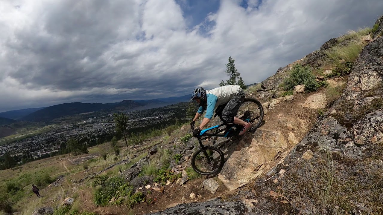 YT Capra VS Commencal Meta AM