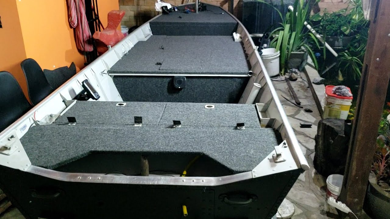 Barco Plataformado e pintura camuflada, confira como ficou.(Barco com plataforma)