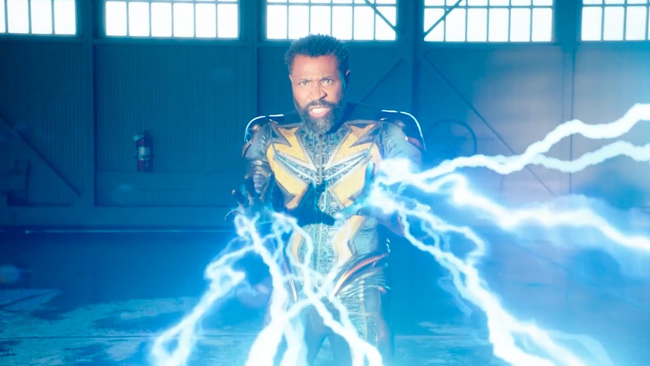 Black Lightning Powers and Fight Scenes - Arrowverse Crossovers