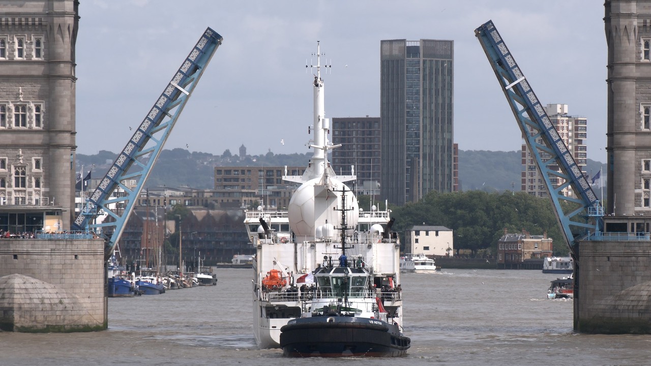 French Navy intelligence ship arrives in London
