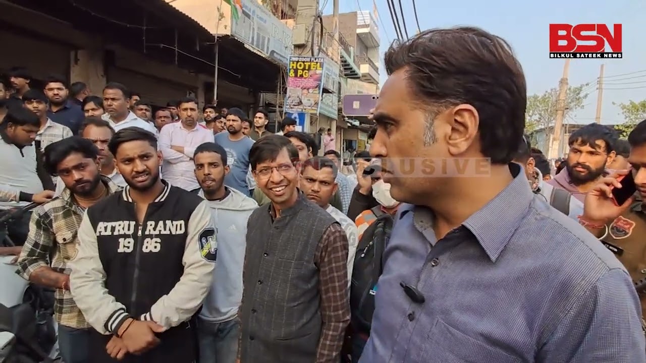 बड़ी मशीन का किराया भी आप से लेना है मुझे सरकार की चवन्नी भी नहीं देनी है, छूट गया तो देखे...