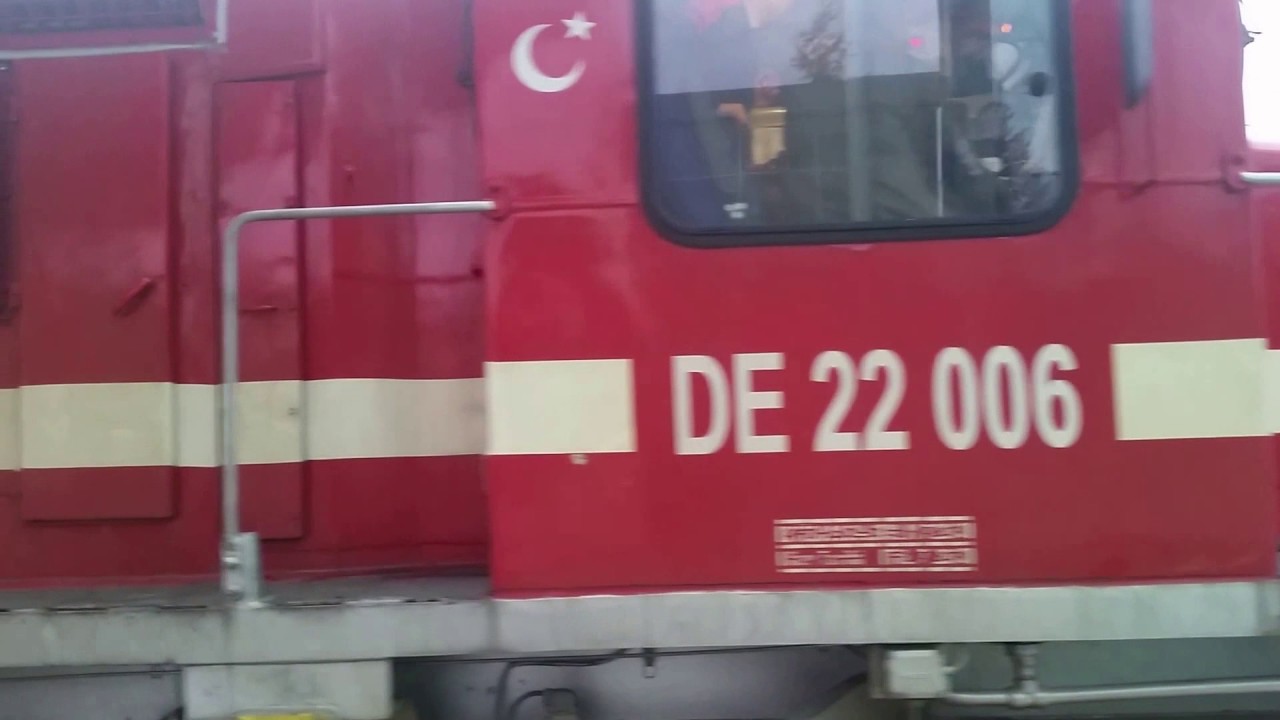 TCDD DE 22006 İzmir Mavi Treni Eskişehir (Treni bayan makinist kullaniyorr)