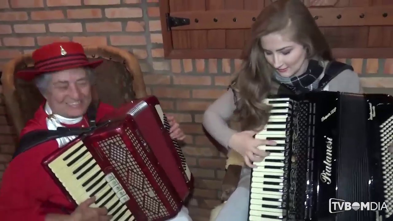 Berenice Azambuja e Bia Socek regravam música 