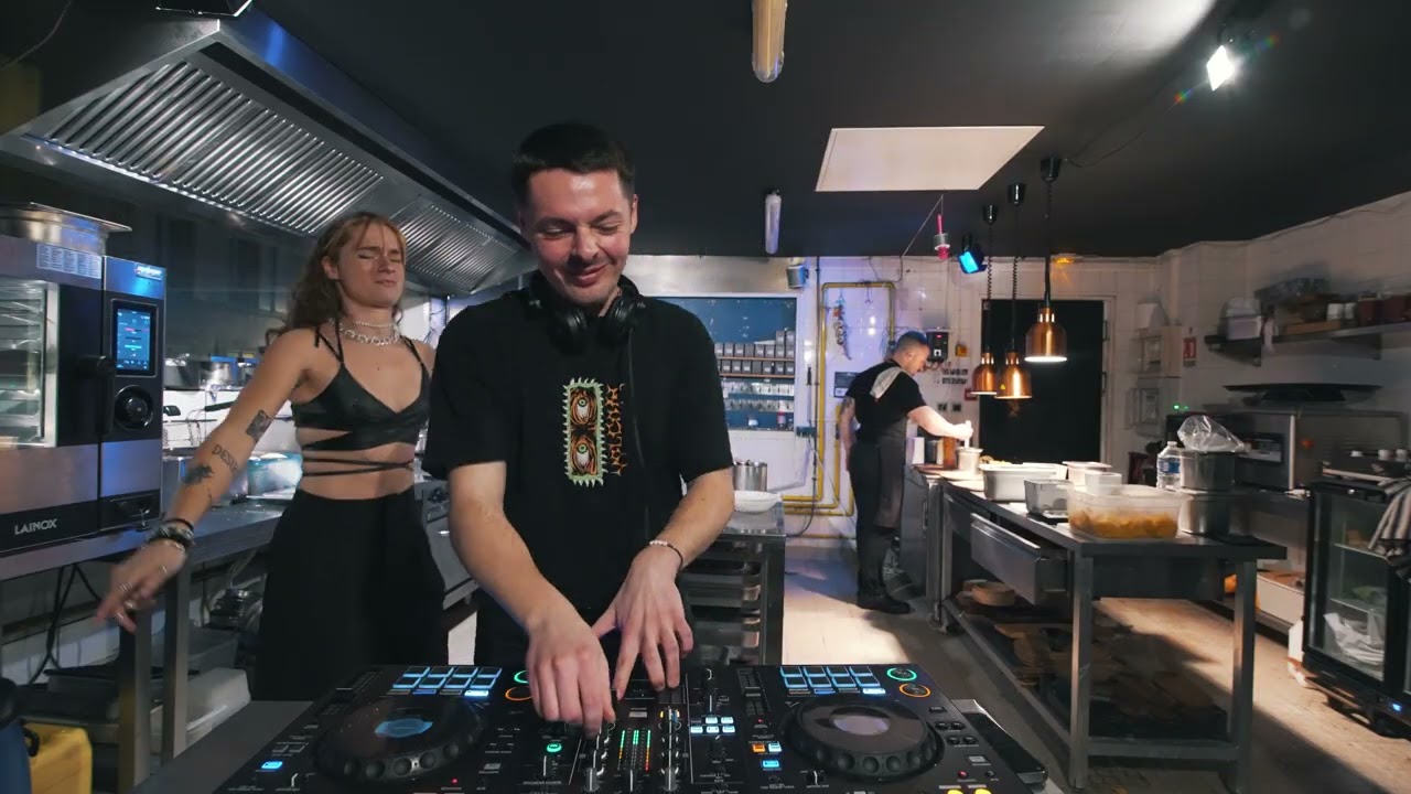 Lind | Decibel Kitchen (Live DJ Set in the Kitchen)