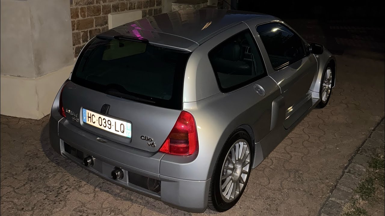 RENAULT CLIO V6 !