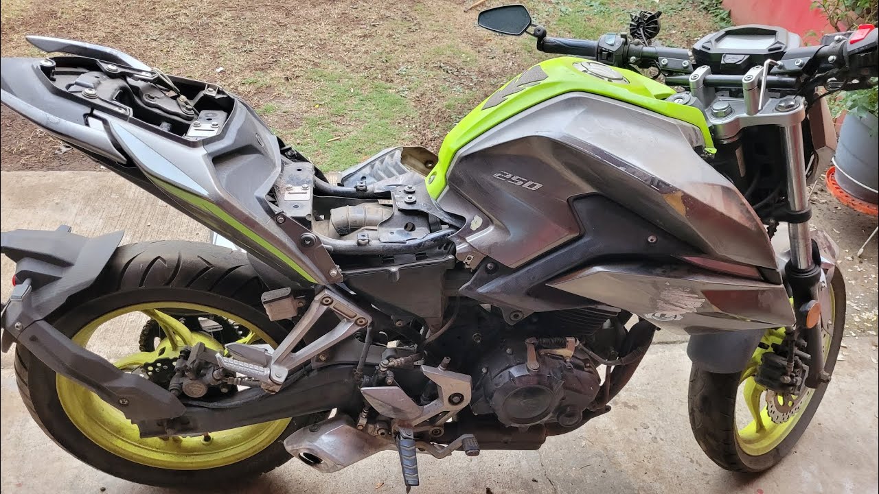 Cambio de foco H4 en Italika 250z.