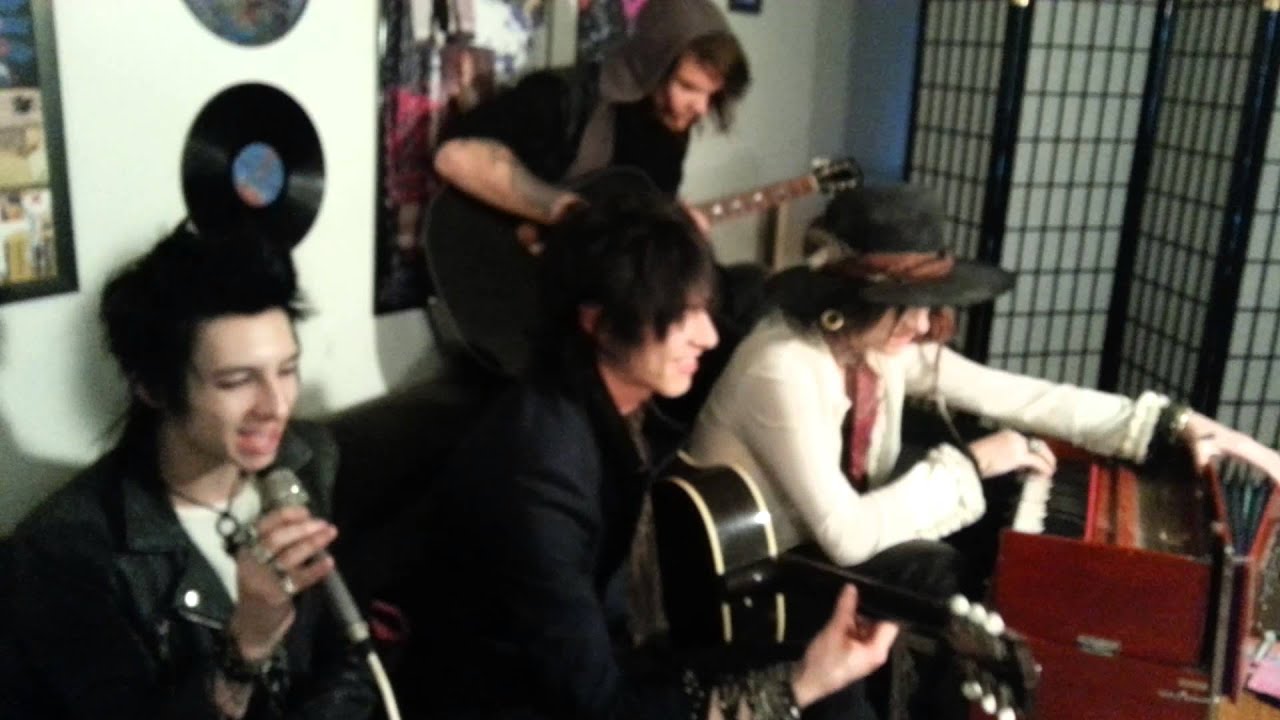Palaye Royale Perform a Brand New Song on Live With DJ Rossstar (May 14, 2014)!!!