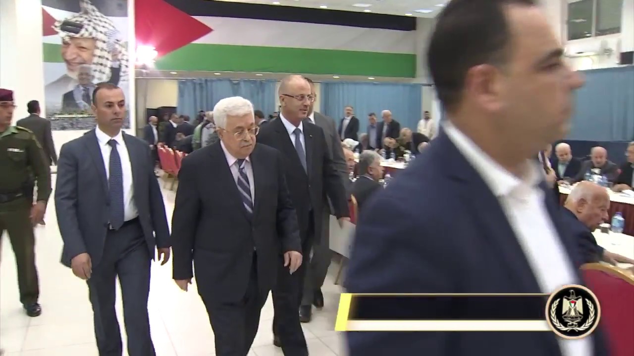 السيد الرئيس يتراس اجتماعاً للقيادة