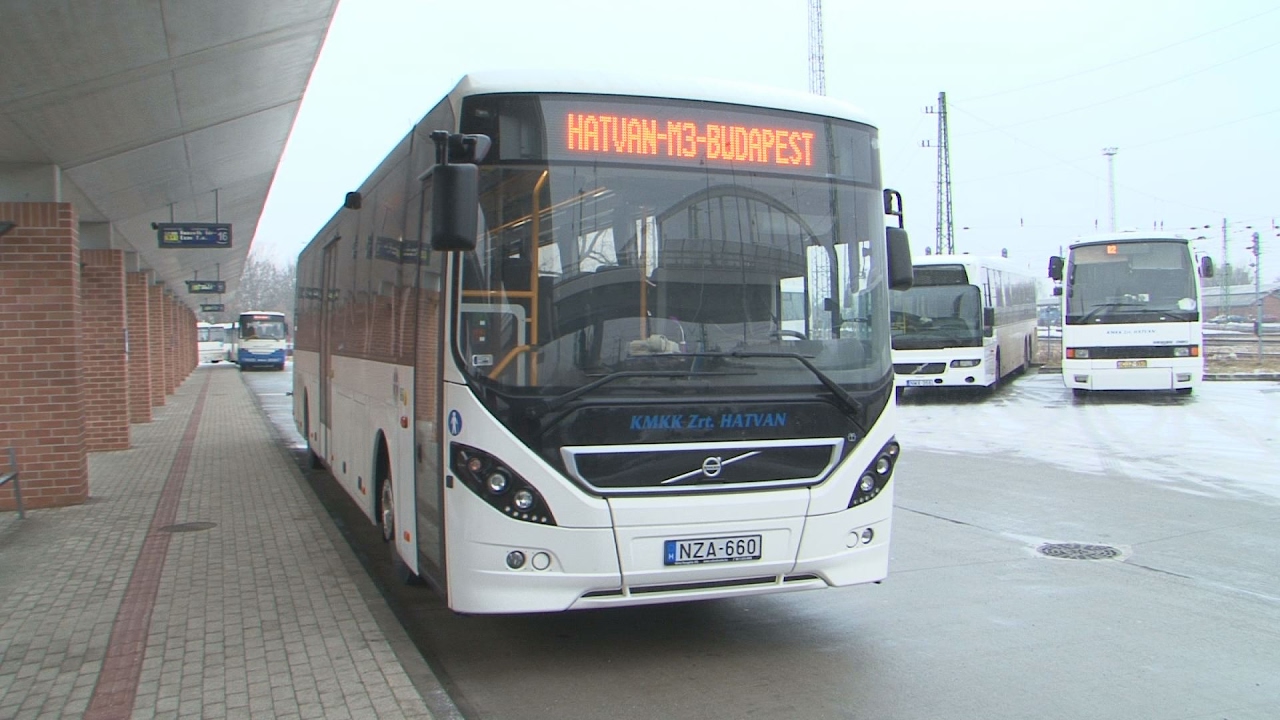 Korszerű buszok indulnak Hatvanból