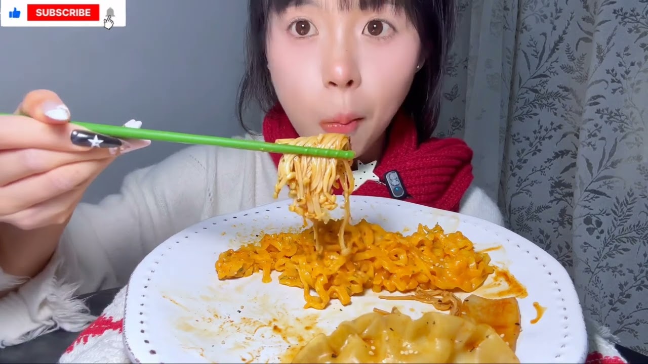 Eating a Chinese Noodle 🍜 with ASMR 