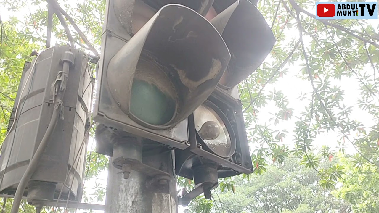 TRAFFIC LIGHT DEPAN GEDUNG SATE SUDAH LAMA NONAKTIF SIMPANG JL.DIPONEGORO - SENTOT ALIBASYAH BANDUNG