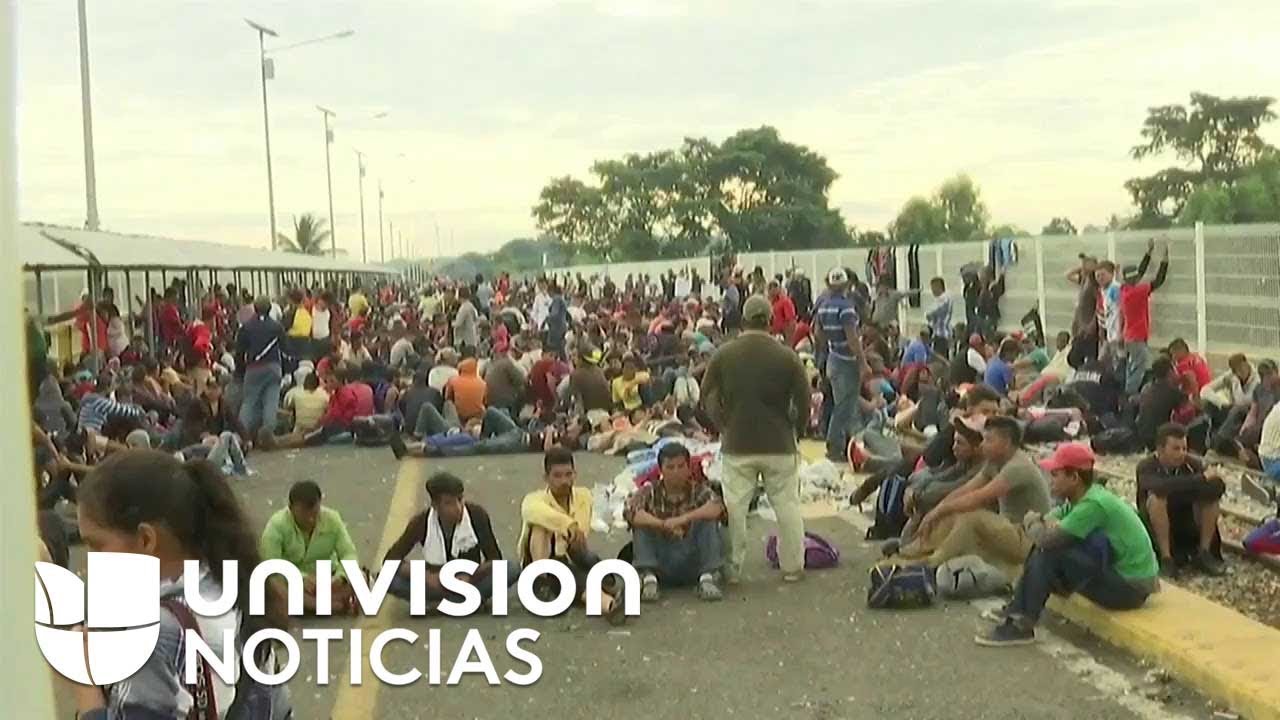 Migrantes se encuentran en la frontera entre México y Guatemala