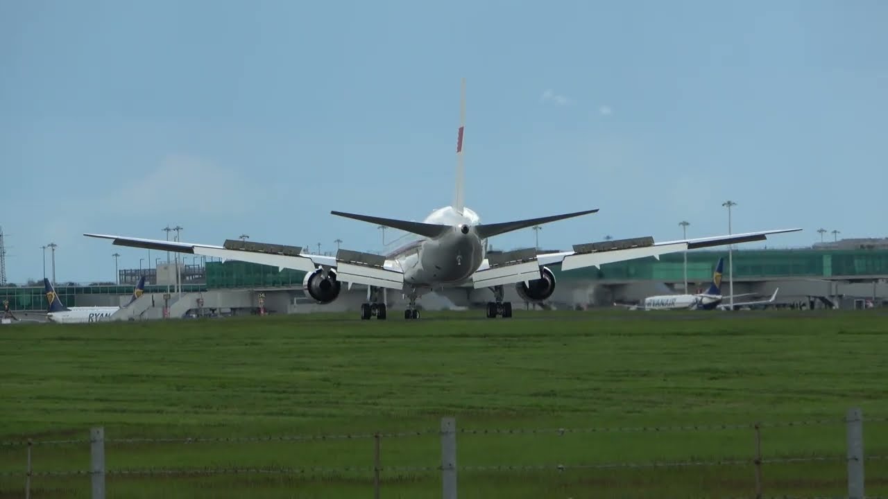 Bahrain Royal Flight Boeing 767 Landing and taxi at London - Stansted.