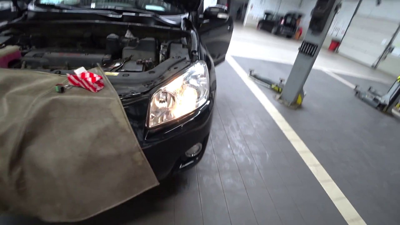 RAV-4 30кузов. Замена лампы ближнего света и переднего габарита.