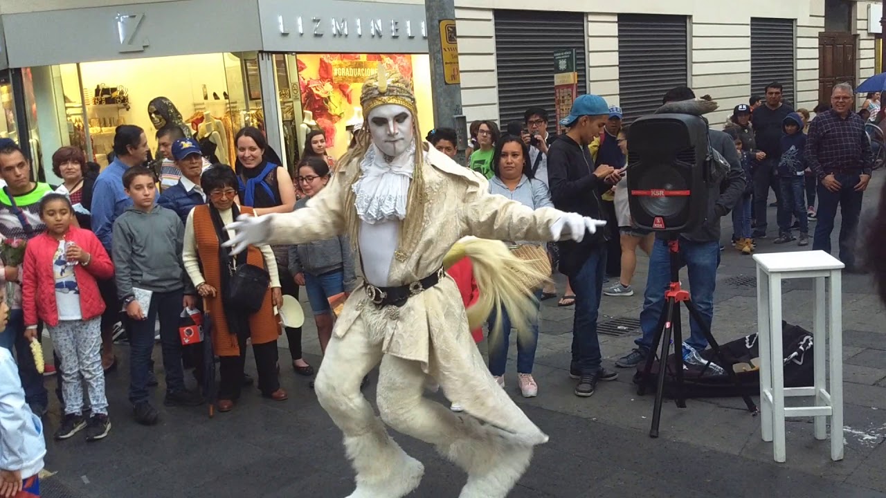 Unicornio Bailando en las calles de la CDMX