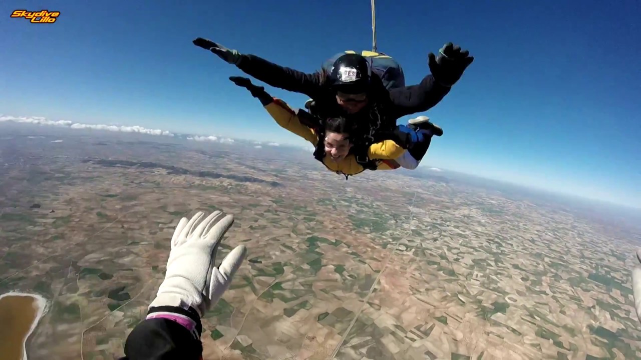 Love is in the air | Skydive Lillo | Paracaidismo Madrid | #VenAsaltar